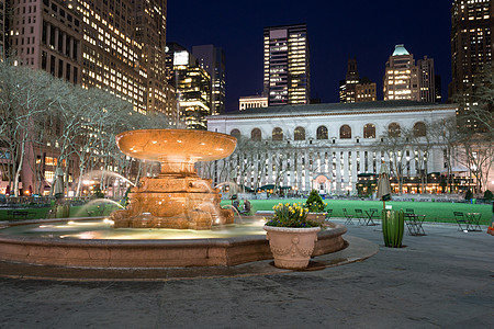 纽约公共图书馆前面的不老泉喷泉图片