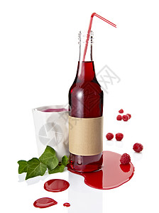 草莓果汁杂货水果食物影棚吸管缠绕玻璃公示瓶子绿色图片