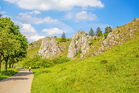 埃塞尔斯堡Tal山谷     令人印象深刻的岩石天空水草甸旅行全景骨科丘陵蓝色牧场绿色悬崖图片
