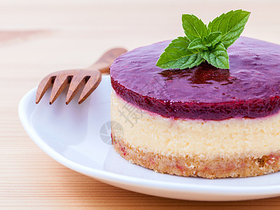 蓝莓芝士蛋糕 木本带新鲜薄荷叶烹饪烘烤焦糖奶油美食健康面团蓝色覆盆子面包图片