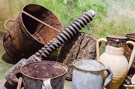 意大利古代地下炼油厂的鲁斯提工具农场工厂香料磨石传统岩石机械古物村庄机器图片