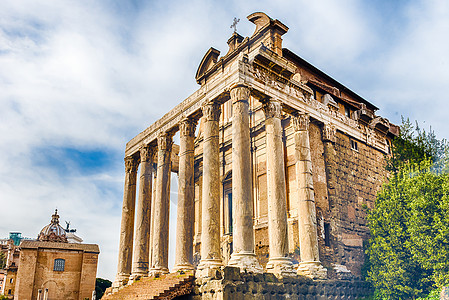 意大利罗马Antoninus和Faustina圣殿的废墟地标吸引力建筑学历史教会文化建筑寺庙古董艺术图片