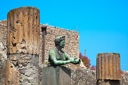 庞贝古城戴安娜雕像 在庞贝的柱子上文明纪念碑建筑学历史女神地标青铜灾难寺庙火山背景