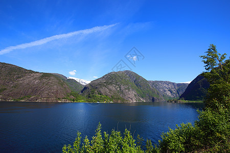 Fjord和山山蓝色公园国家晴天天空水平山脉峡湾森林图片