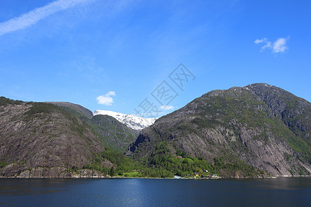 Fjord和山山峡湾天空水平森林蓝色山脉晴天公园国家图片