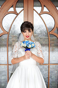 穿白裙子的布朗特新娘美丽结婚日女孩化妆品女性婚纱成人建筑学城堡化妆图片