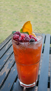 玻璃果杯柠檬薄荷浆果柚子苏打覆盆子液体橙子水果食物图片