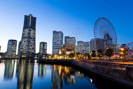 横滨市蓝色市容建筑车轮城市娱乐港口摩天轮日落建筑学图片