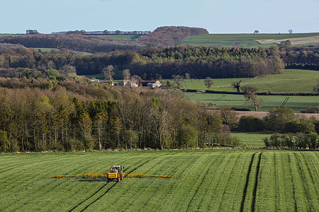 农业作物喷洒生产食品农用车乡村小麦农作物场地机器农田喷涂背景图片