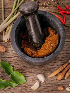 泰国食品烹调成分和香料红咖喱的混合美食芳香小豆蔻味道食谱营养调味品厨房粉末种子图片