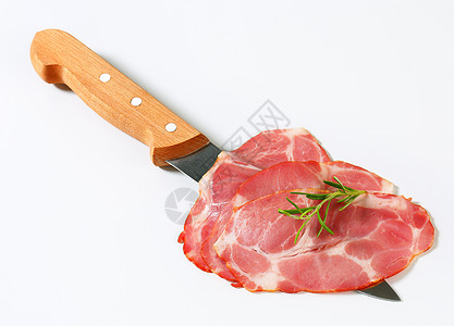 薄片熏猪肉冷盘菜刀库存火腿产品横截面食物屠宰熏制图片