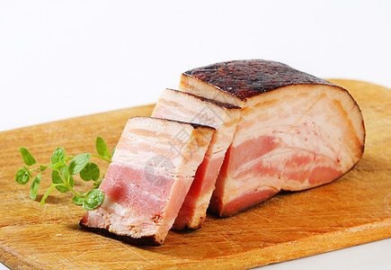 烟熏培根熏肉条纹猪肉平板熏制横截面食物图片