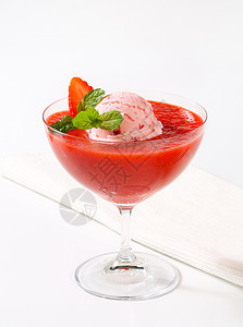 冰淇淋加草莓酱眼镜水果酸奶玻璃杯甜点小吃冷藏酒杯食物鸡尾图片