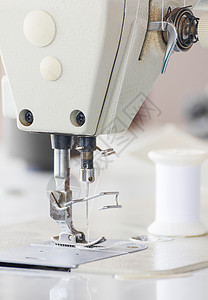 特写工业缝缝纫机织物纺织品宏观女裁缝衣服裁缝接缝工具工艺机械图片