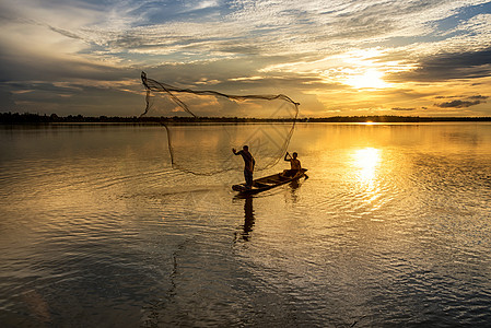 泰国日落钓鱼传统渔夫木头旅游热带日出工具波纹图片