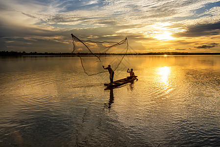 泰国旅游木头日落热带反射工具钓鱼农民日出渔夫图片