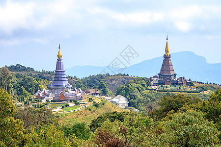 泰拉清迈Inthanon山两座塔台的景观佛教徒蓝色天空游客艺术旅游土井公园墙纸建筑图片