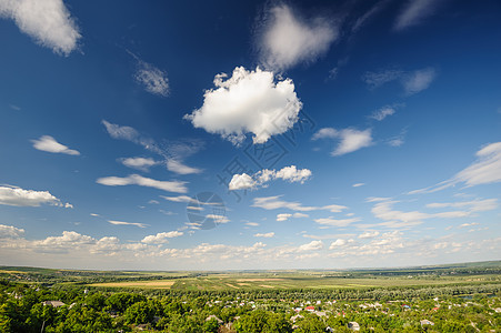 摩尔多瓦的公路和农业田田运输风景假期旅行绿色乡村天空土地国家沥青图片