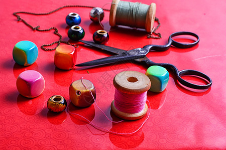 剪刀和珠子材料珠宝配饰手镯吊坠首饰工具手工业细绳石头图片