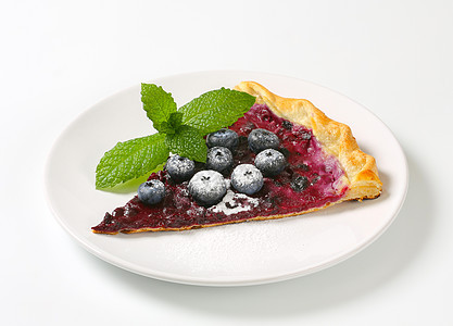 蓝莓薄饼切片盘子面团水果食物奶油甜点美食蛋糕图片