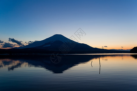 日落时藤湖图片