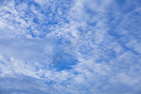 有云的蓝天空印象流动白色想像力蓝色背景图片