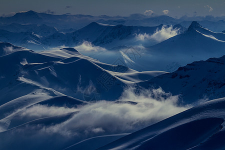 智利的雪山假期顶峰薄雾火山地块岩石日落旅行白色图片