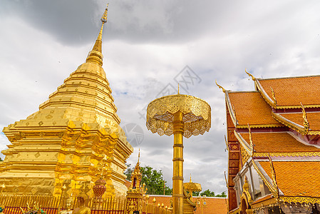 泰国清迈省的寺庙地标崇拜旅行天空旅游佛塔文化宗教佛教徒金子图片