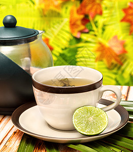 淡绿色茶表示饮酒和饮料的刷新图片