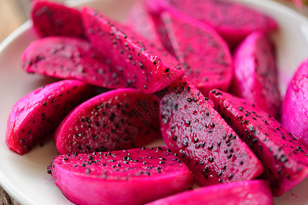 切片龙果红色异国甜点情调美食家肉质热带水果食物紫色图片
