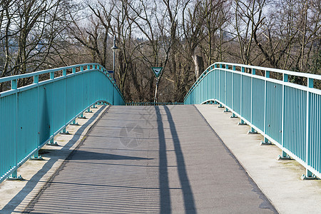 人行桥钢铁拱门结构金属建筑学猫步建筑钢材人行道桥梁混凝土骨架钢桥图片
