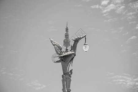 泰国的灯架或照明灯具雕像蓝色灯笼艺术天鹅天空旅行公园街道水泥金属图片