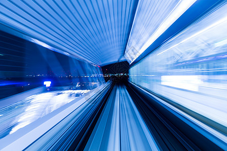 蓝色隧道的移动图片