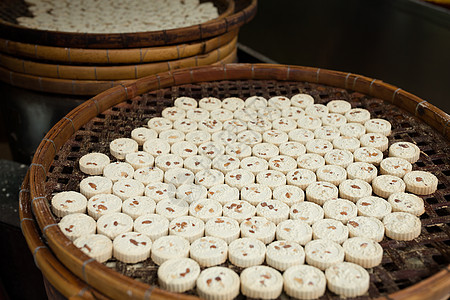 传统杏仁饼干蛋糕旅行小吃饼干篮子烹饪面包食物甜点图片