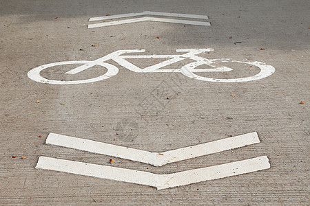 道路上的自行车标志街道旅行路面地面城市轮子车道环境线条途径图片