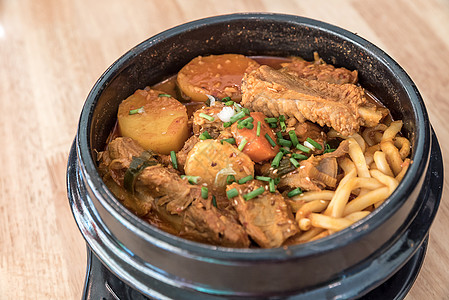 韩国香猪肋骨Spicy Pork烹饪面条胡椒勺子食物蔬菜肋骨筷子猪肉小菜背景图片