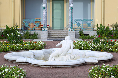 俄罗斯彼得霍夫 沙里钦教堂公园石油喷泉雕像公司花园水仙风格雕塑地标图片