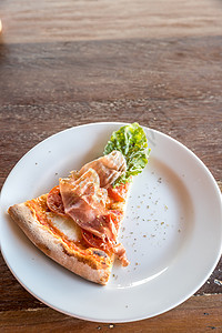 披萨皮萨的火腿片桌子厨房美食面团课程食物盘子火腿午餐火箭图片