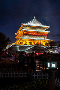 Xian 鼓塔旅行宝塔咕噜地标历史寺庙文化建筑学照明城市图片