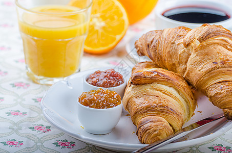 饮料法国早餐 美味的法国早餐杯子乡村桌子咖啡甜点羊角美食果汁咖啡店食物背景