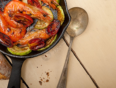 烤虾和西红番茄小吃对虾宏观盘子字符甲壳油炸面包贝类烹饪背景