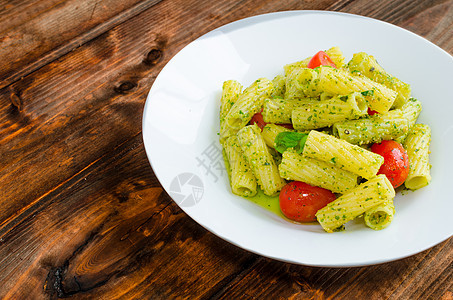 里加多尼意大利面 配有蛋白害虫和雪利番茄派对小麦蔬菜香蒜美食饮食传统花朵营养午餐图片