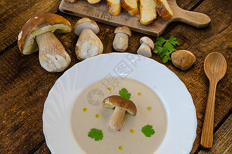 蘑菇汤奶油草本植物团体盘子蓝色食物午餐烹饪营养美食餐厅图片
