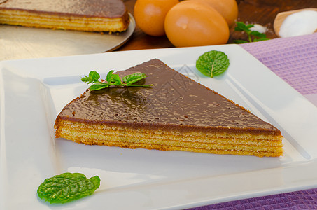 年轮蛋糕树蛋糕艺术装饰奶油传统食物桌子糕点盘子糖果香草背景