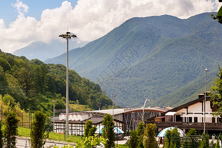 山上舒适的酒店空气高楼商业建筑大堂闲暇蓝色白色森林季节背景图片