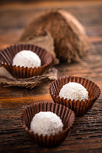白巧克力椰子花瓜饼干圆形小吃奶油糖果白色椰子可可食物松露图片