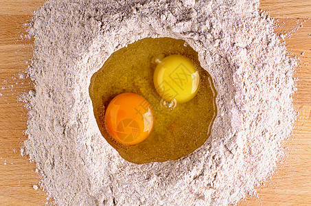 两只鸡蛋黄汤图片