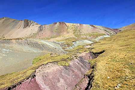 登上彩虹山秘鲁山脉红色旅游拉丁全景岩石地貌远足旅行海拔图片