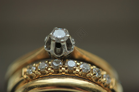 黄金钻石戒指订婚套装金子婚姻石头婚戒金属新娘珠宝奢华图片