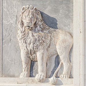 教堂外面的大理石狮子奢华白色石头雕刻警卫建筑学雕像历史文化艺术图片